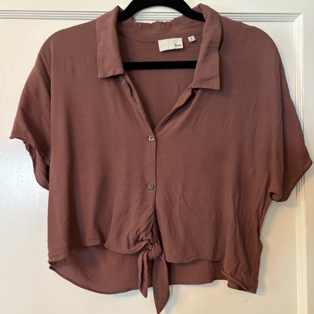 Aritzia/Wilfred Free Short Sleeve Cropped Button Up W/ Front Tie